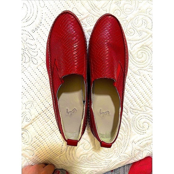 Viley Made in Columbia Women's Red Leather Croc Loafers Size 37 NWOT - Picture 1 of 8